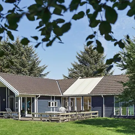 4 Star In Aakirkeby Vester Somarken