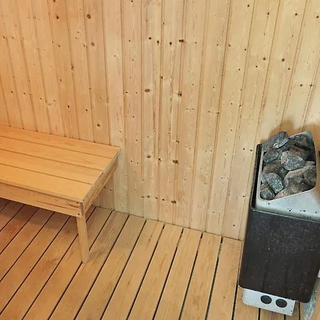 4 Star In Aakirkeby Vester Somarken